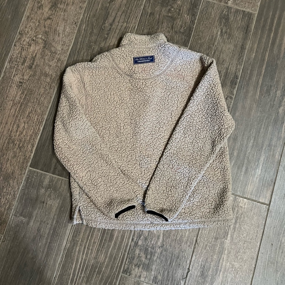 Properly tied Kensington pullover